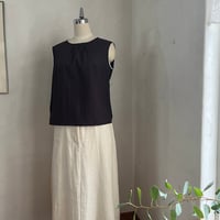 ペネロープトップ　コットンローン　花刺繍　チャコールグレー　　01-26303-0595