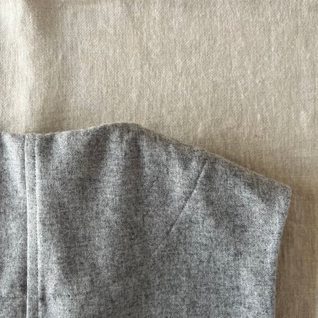 みみずくベスト　コットンウール　スラブガーゼ花刺繍×エーターミン　ライトグレー　09-25402-0795