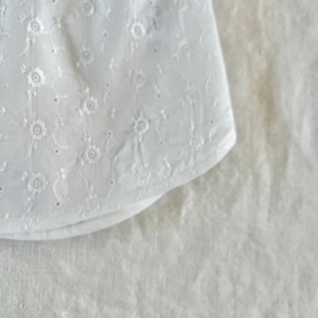 あんずブラウス(半袖)コットンローン　クレマチス刺繍オフホワイト01-26311-0298