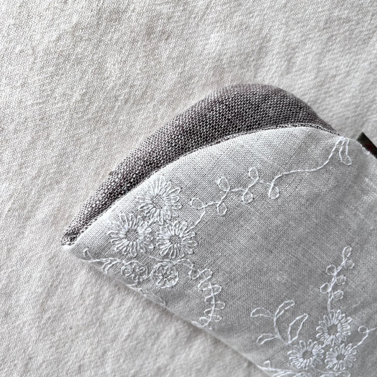 眼鏡ケース リネン 花刺しゅう柄／ブルー花柄 | Anne friendly