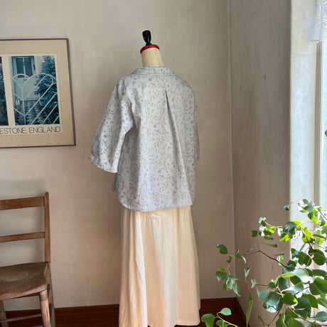 あんずブラウス(半袖)コットン　シャーティング　花鳥プリント　サックスブルー　01-26202-5190