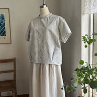 クラウドシャツ　半袖　コットンキャンブリック　つる花刺繍　ライトグレー　　01-25216-0795