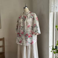 麦のシャツ　半袖　コットンリネン　ローンワッシャー花プリント　　　　01-25208-0390