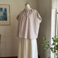 ドロップシャツ(リラックス) コットンローンチューリップ刺繍　オフホワイト×ブラウン   01-26212-0295