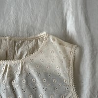 ペネロープトップ　コットンローン　キナリリング刺繡　01-26218-0395