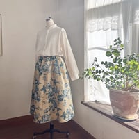 ナチュールスカート　裏付　コットンリネン　大花プリント　イエロー×ネイビー　02-25105-3290