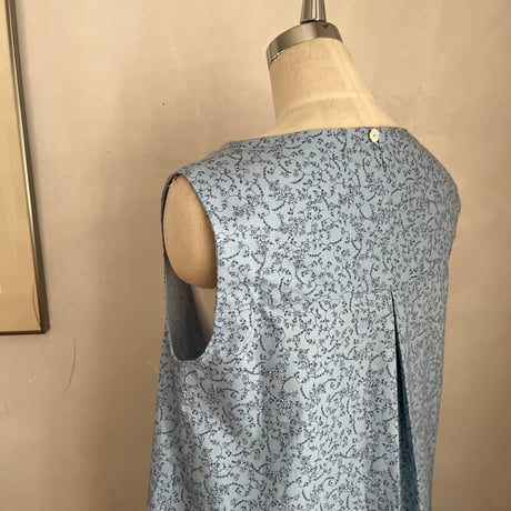 ジャスミンワンピース　コットンシーチング　ブルー小花プリント　07-26301-5990