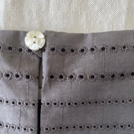 ジャスミンワンピース　コットンローン　シャワー刺繍　カーキ　　　　07-25202-4395