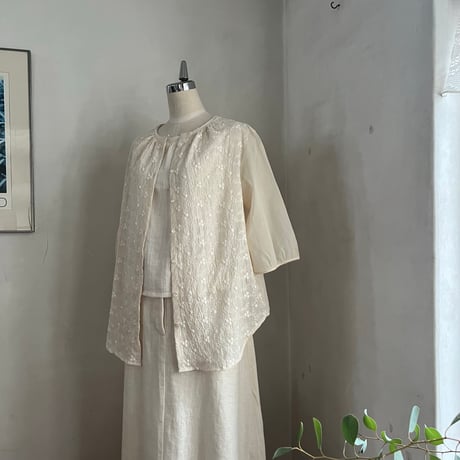 セロリブラウス　コットンローン　小玉レース　キナリ小玉刺繍　　01-26306-0395