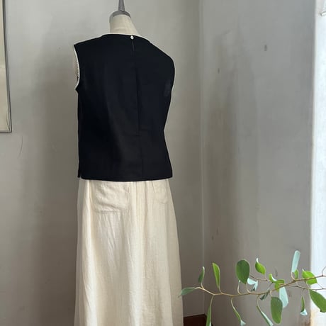ペネロープトップ　コットンローン　花刺繍　チャコールグレー　　01-26303-0595
