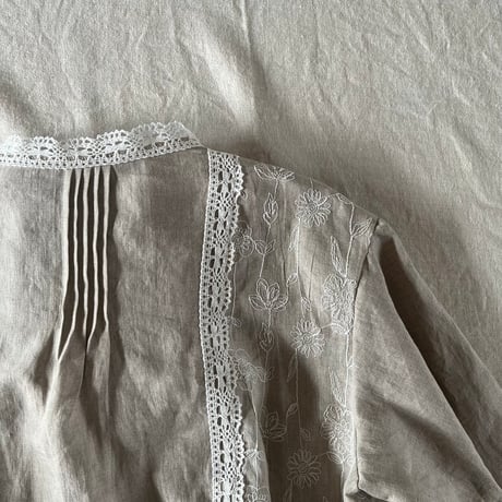 エンブロイダリージレ　リネンローン花刺繍　ナチュラル　　10-26201-6095