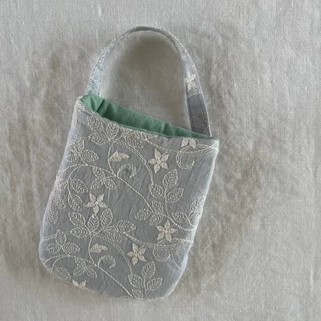 インナーポーチ　コットンリネン花刺繍　①ナチュラル花刺繡②ブルー花刺繍③アイスグレー花刺繍　62-19002