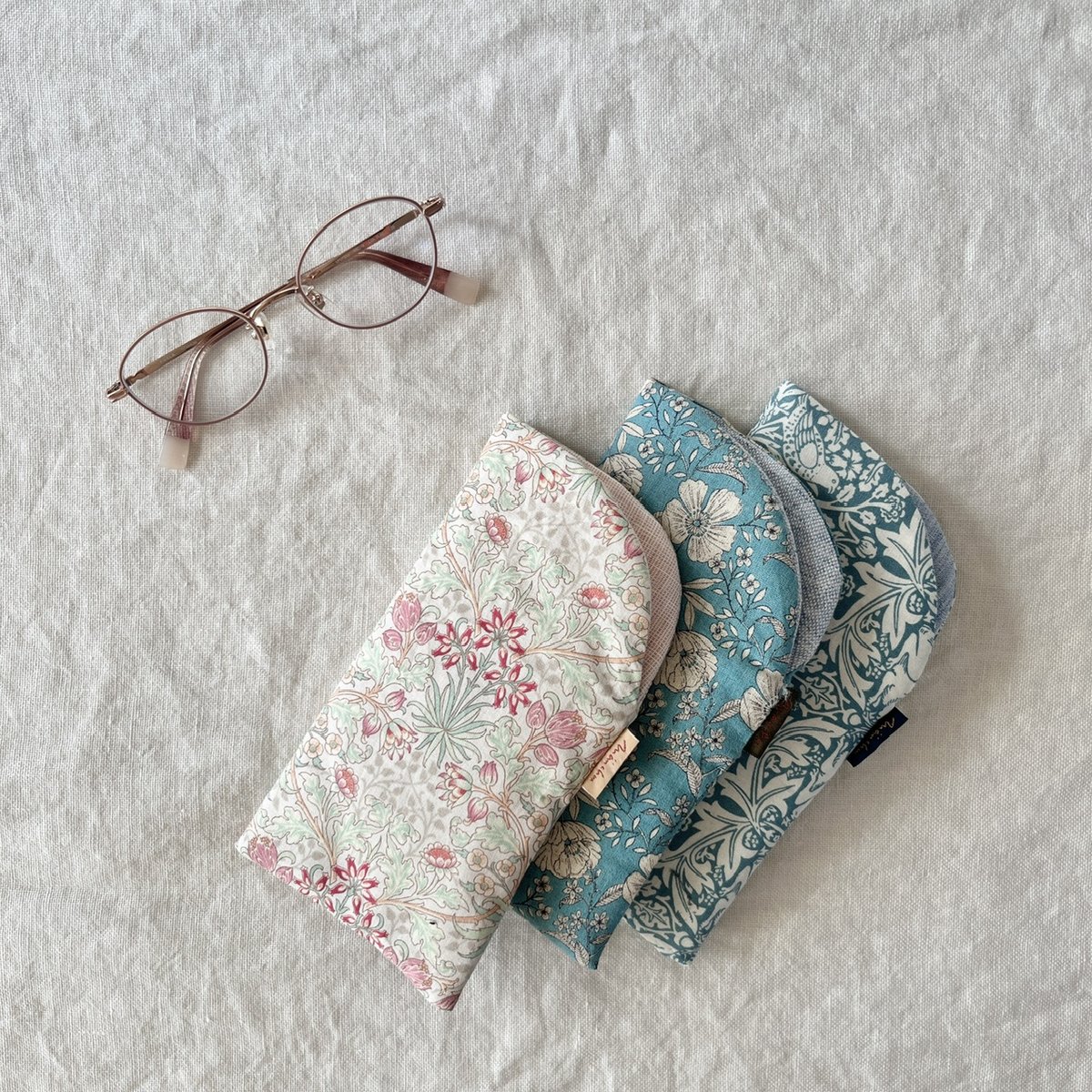 【ナエ】ウィリアムモリス／メガネケース.ミニアクセサリーケース William Morris - ウィリアムモリス × セリア メガネケース