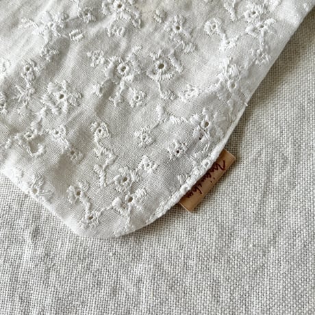 ふわりハンカチ　コットン／コットンリネン　花刺繍　　　　65-25202-02-1/02-2/02-3