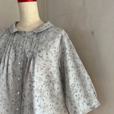 あんずブラウス(半袖)コットン　シャーティング　花鳥プリント　サックスブルー　01-26202-5190