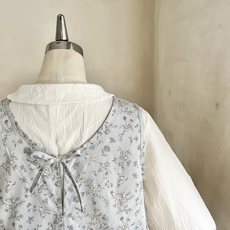 ココアエプロン　コットン　花鳥プリント　サックスブルー　　　　　　　　18-25101-5190
