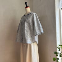あんずブラウス(半袖)コットン　シャーティング　花鳥プリント　サックスブルー　01-26202-5190