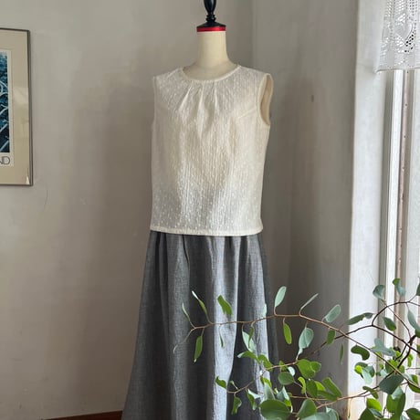 ペネロープトップ　コットンローン　キナリリング刺繡　01-26218-0395