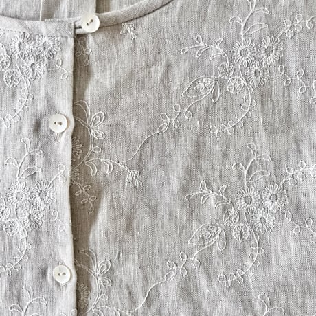 フェンネルチュニック　　リネン　　ナチュラル　花刺繍　　　　　　　　　　　　　　　　　06-24303-6095