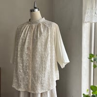 麦のシャツ　半袖　ローンワッシャー小玉刺繍　キナリ　　　　　　　　01-25207-0395