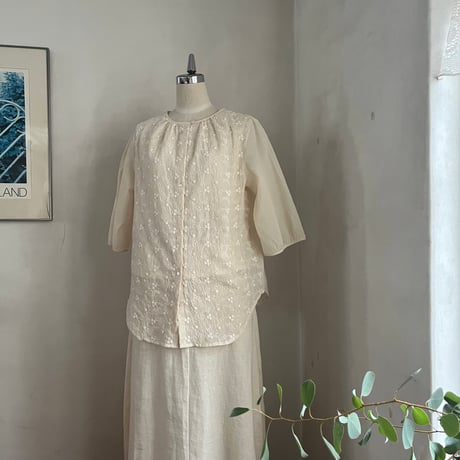 セロリブラウス　コットンローン　小玉レース　キナリ小玉刺繍　　01-26306-0395