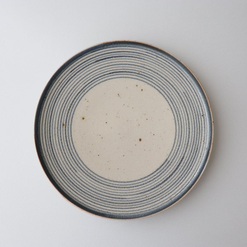 冨本大輔 灰釉染付七寸平皿 （輪線） | savi no niwa