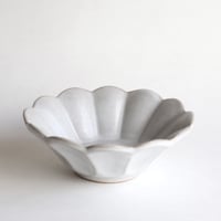 新品未使用 石川裕信 皿 輪花 5寸皿 黒 和食器 石川裕信 炭化焼締 5寸皿 | savi no niwa