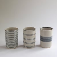 冨本大輔　灰釉染付筒型ゆのみ