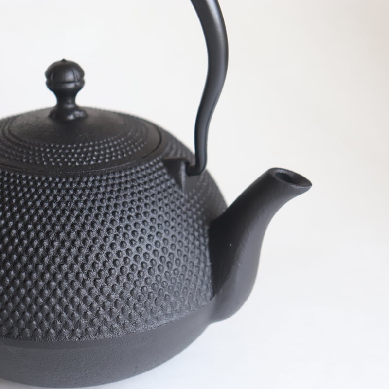未使用品　南部利祥銘造 １５型アラレ 南部鉄瓶　南部鉄器　鉄瓶 南部鉄瓶 南部鉄器 及源鋳造 観月アラレ 1.2L 直火用 OIGEN 及源
