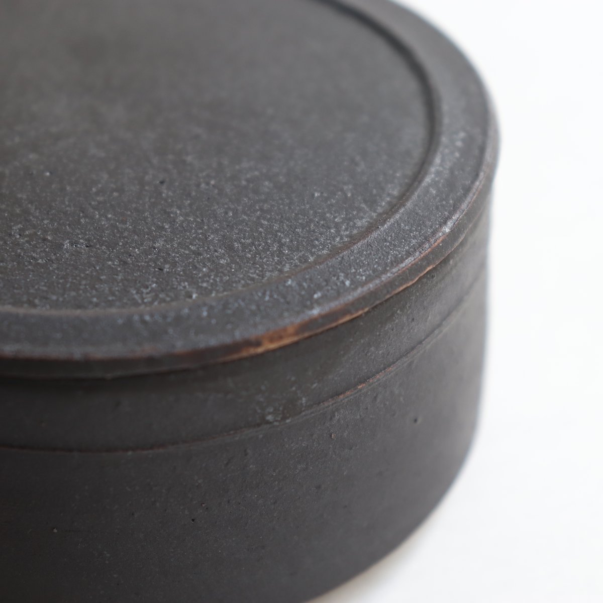 小野 俊 黒鉄釉 筒型蓋物 S/M/L | savi no niwa