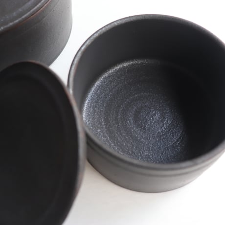 小野  俊　黒鉄釉　筒型蓋物　S/M/L