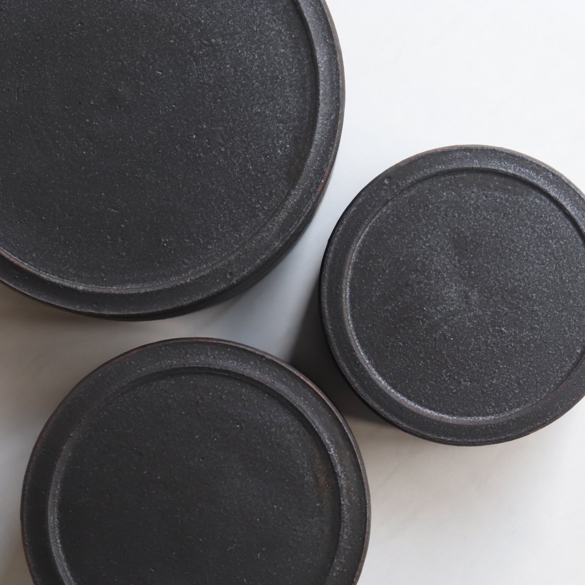 小野 俊 黒鉄釉 筒型蓋物 S/M/L | savi no niwa