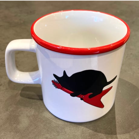 またたびロックンロール　黒猫とギター（レッド）マグカップ