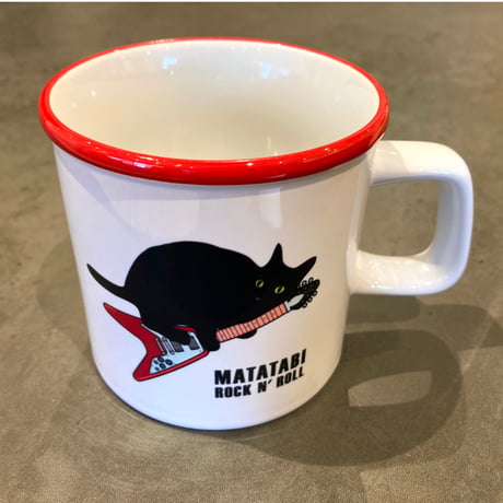 またたびロックンロール　黒猫とギター（レッド）マグカップ
