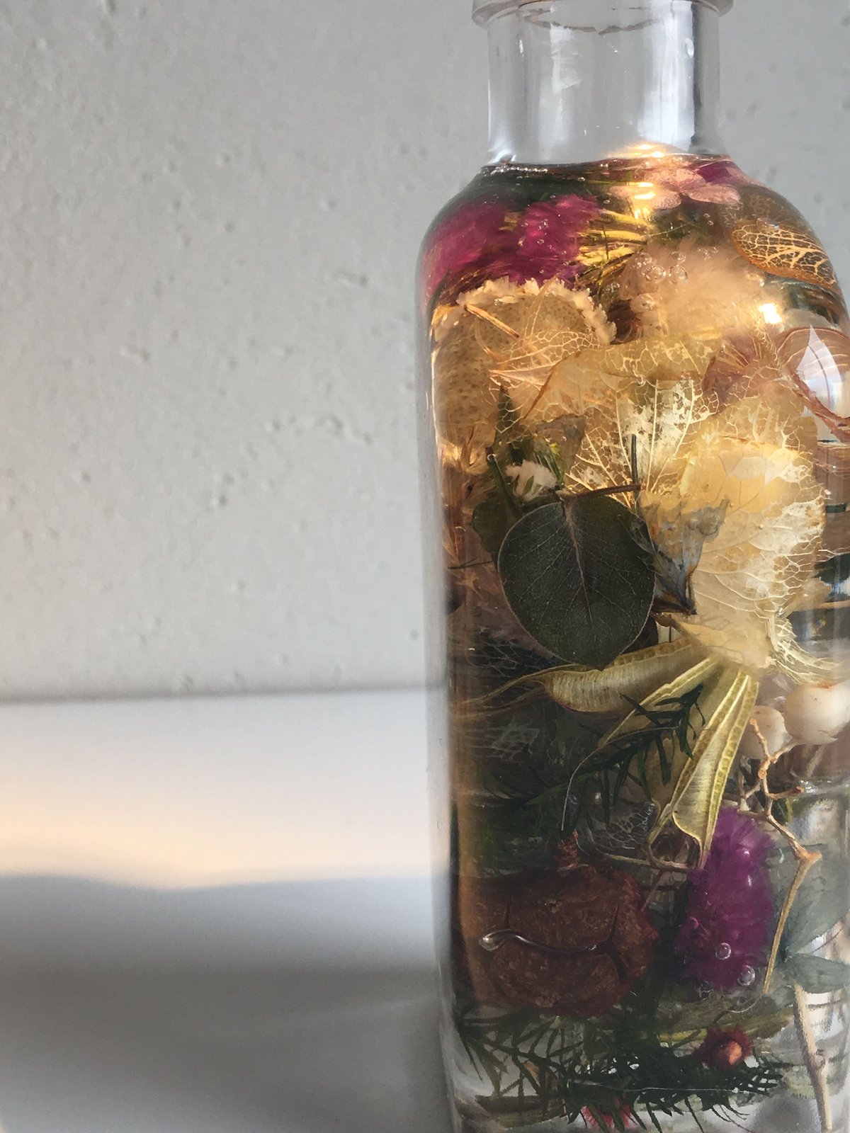 ハーバリウム(herbarium)：言葉の意味とその姿 | Chira Chiara｜キーラキアーラ ❁.。 ハーバリウム 。.❁ №354