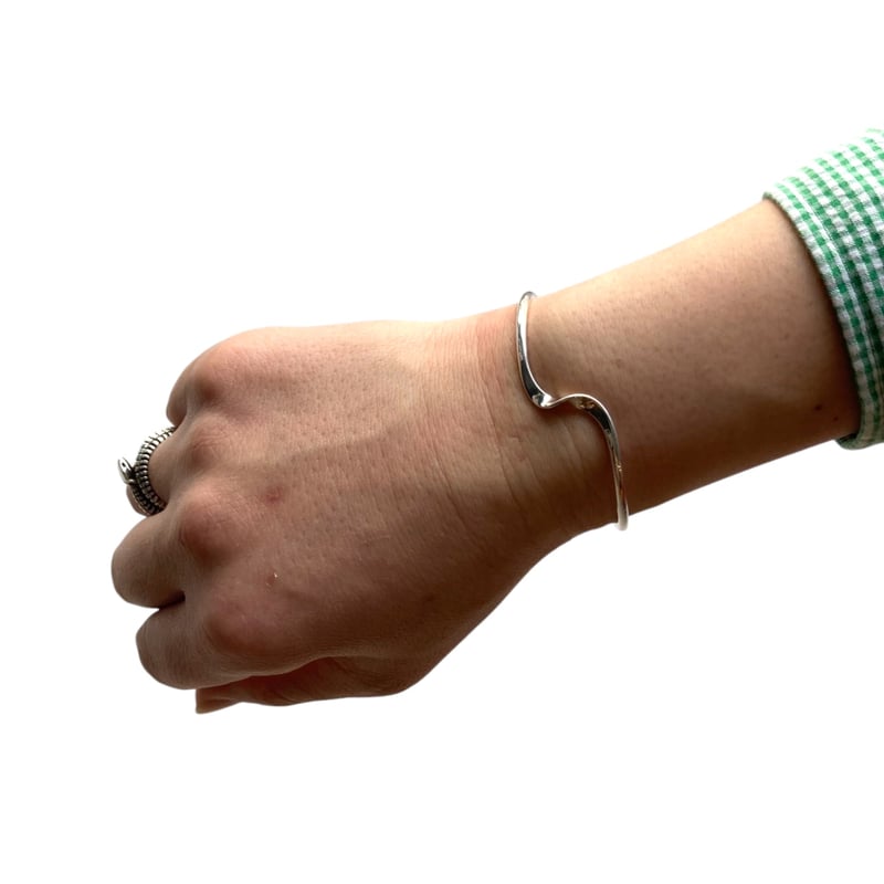 INDIAN JEWELRY / NAVAJO SILVER WAVE BANGLE | T