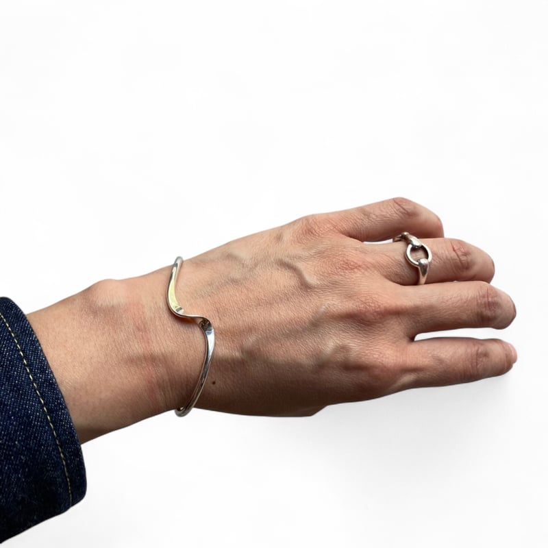 INDIAN JEWELRY / NAVAJO SILVER WAVE BANGLE | T