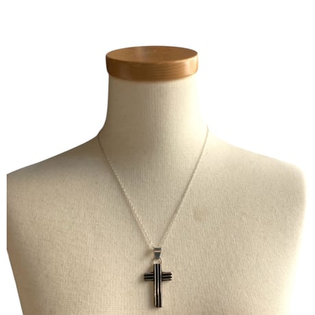 INDIAN JEWELRY / Navajo cross design silver necklace