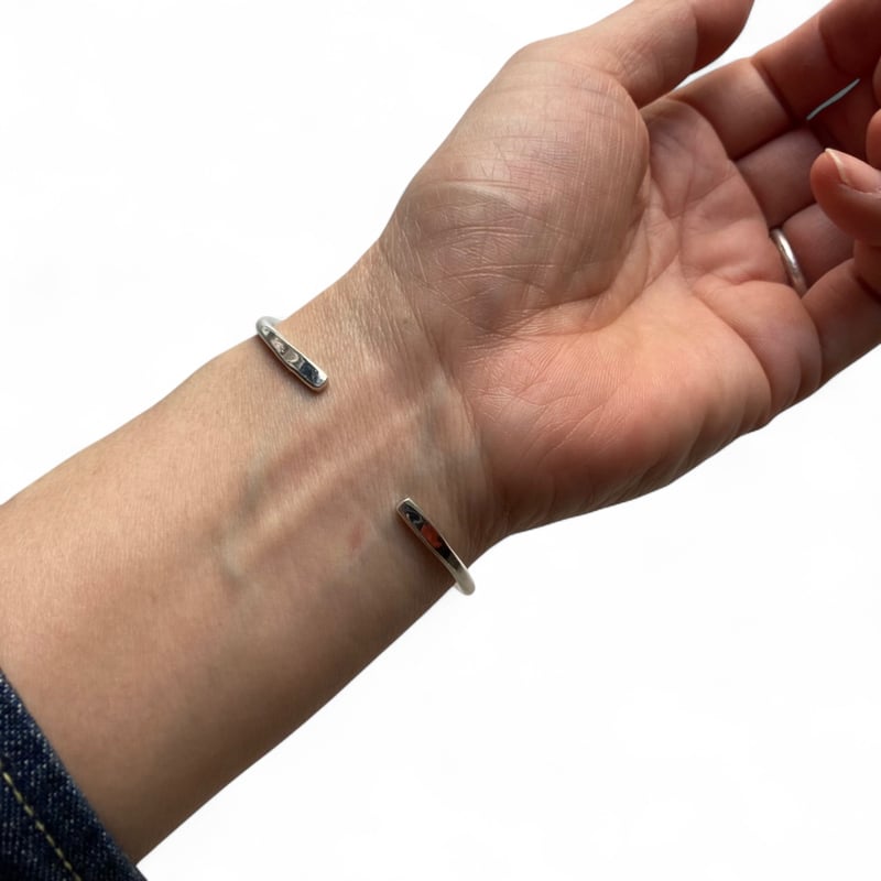 INDIAN JEWELRY / NAVAJO SILVER WAVE BANGLE | T