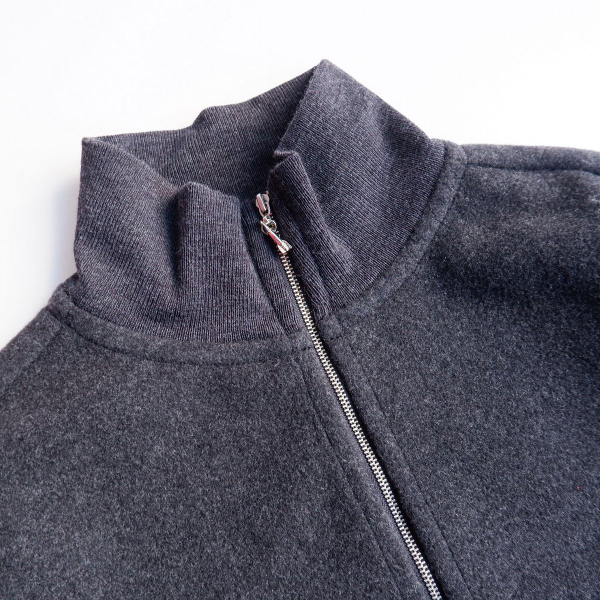 BRU NA BOINNE (ブルーナボイン)/ スラッピンZIPスエット / チャコール