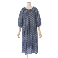 【SALE】【`26春夏新作】ムームー風シャーリングワンピース【綿100％・ネイビードット】43670N-26S