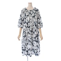 【SALE】【`26春夏新作】ムームー風シャーリングワンピース【綿100％・クラシックフラワー】43671N-26S