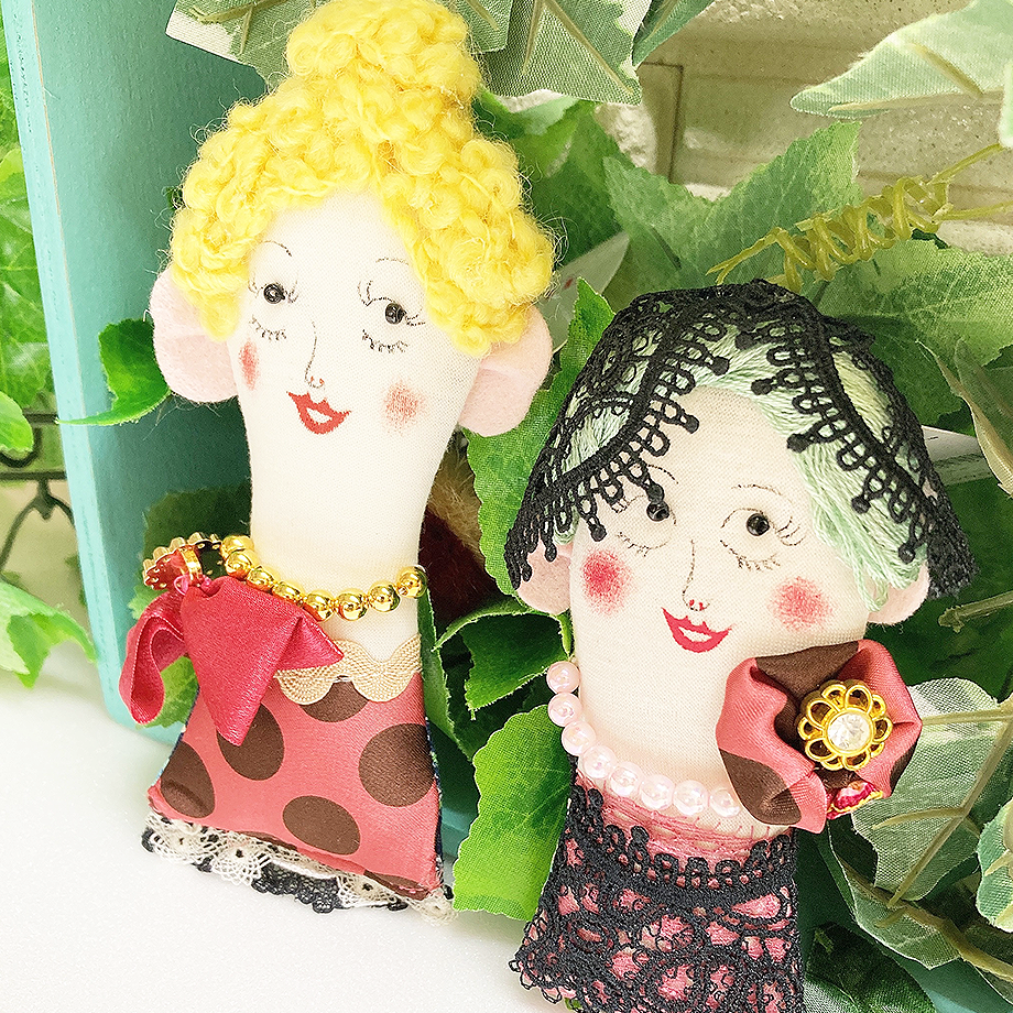 鴨居キャラクター】チャームブローチ【ヴァルテール3姉妹】11559/11560