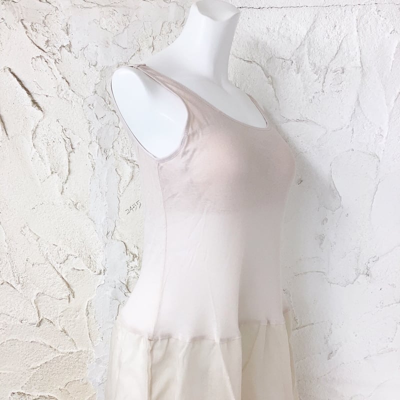 S64:新品❣️リボン キャミソール 単品 ブラック サイズ44 カップ付きスパンコールキャミソール（タンクトップ