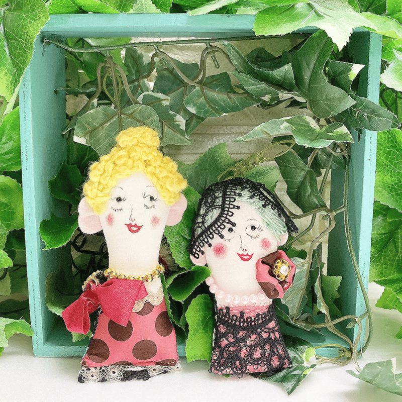 鴨居キャラクター】チャームブローチ【ヴァルテール3姉妹】11559/11560