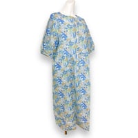 【SALE】【`26春夏新作】6分袖ウエスト切り替えワンピース【綿100％・サッカーブルー小花】46655N-26S