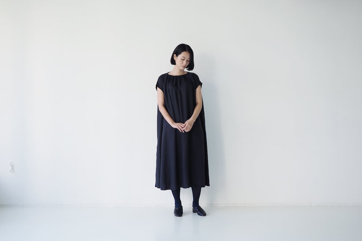 美品 スローブイエナ キーネック ノーカラー シャツギャザーワンピース◆ネイビー キーネックワンピースノーカラージャケットスーツ