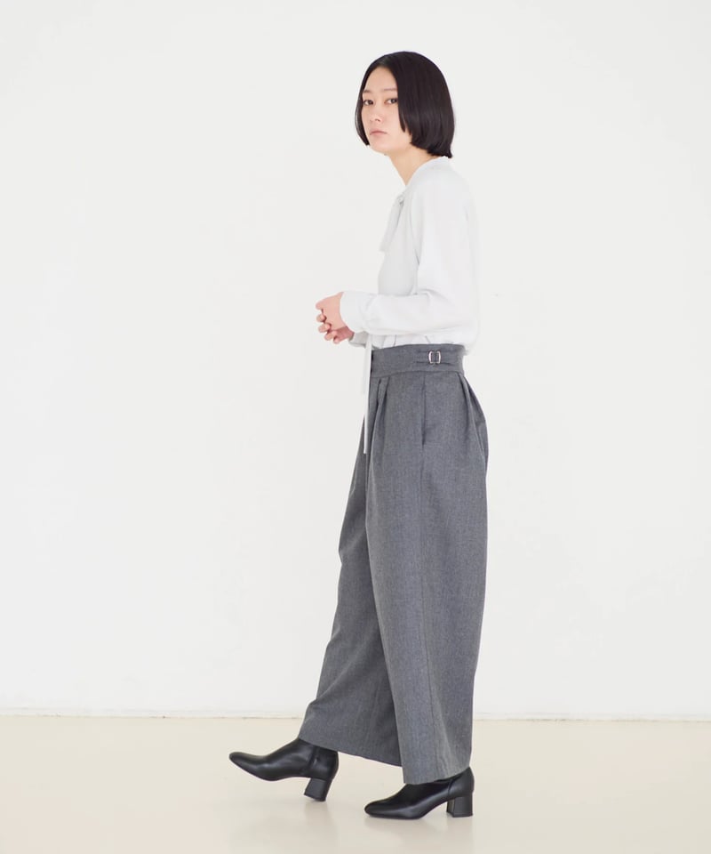 イザイア チャコールグレー ウール パンツ 少し難あり イザイア チャコールグレー ウール パンツ 少し難あり