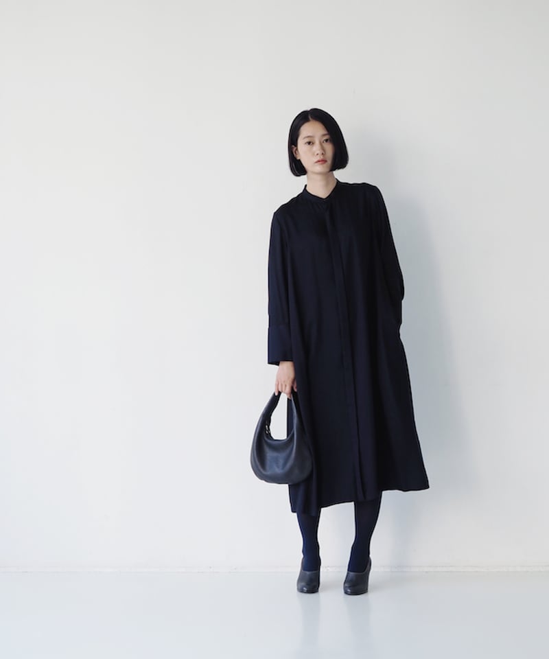 Pheeta フィータ ピンタックバンドカラーワンピース ネイビー サイズ2 Pheeta フィータ ピンタックバンドカラーワンピース ネイビー サイズ2