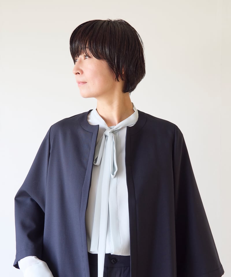 VIRINA ネイビー ノーカラージャケット セレモニーなどのオンスタイルにはもちろん、軽めのアウター